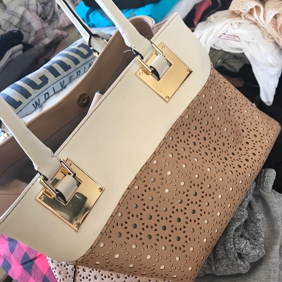 Calvin Klein Spring Collection Purse - Picture 2 of 3